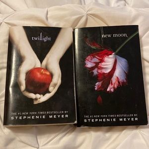 Twilight & New Moon books by Stephenie Meyer